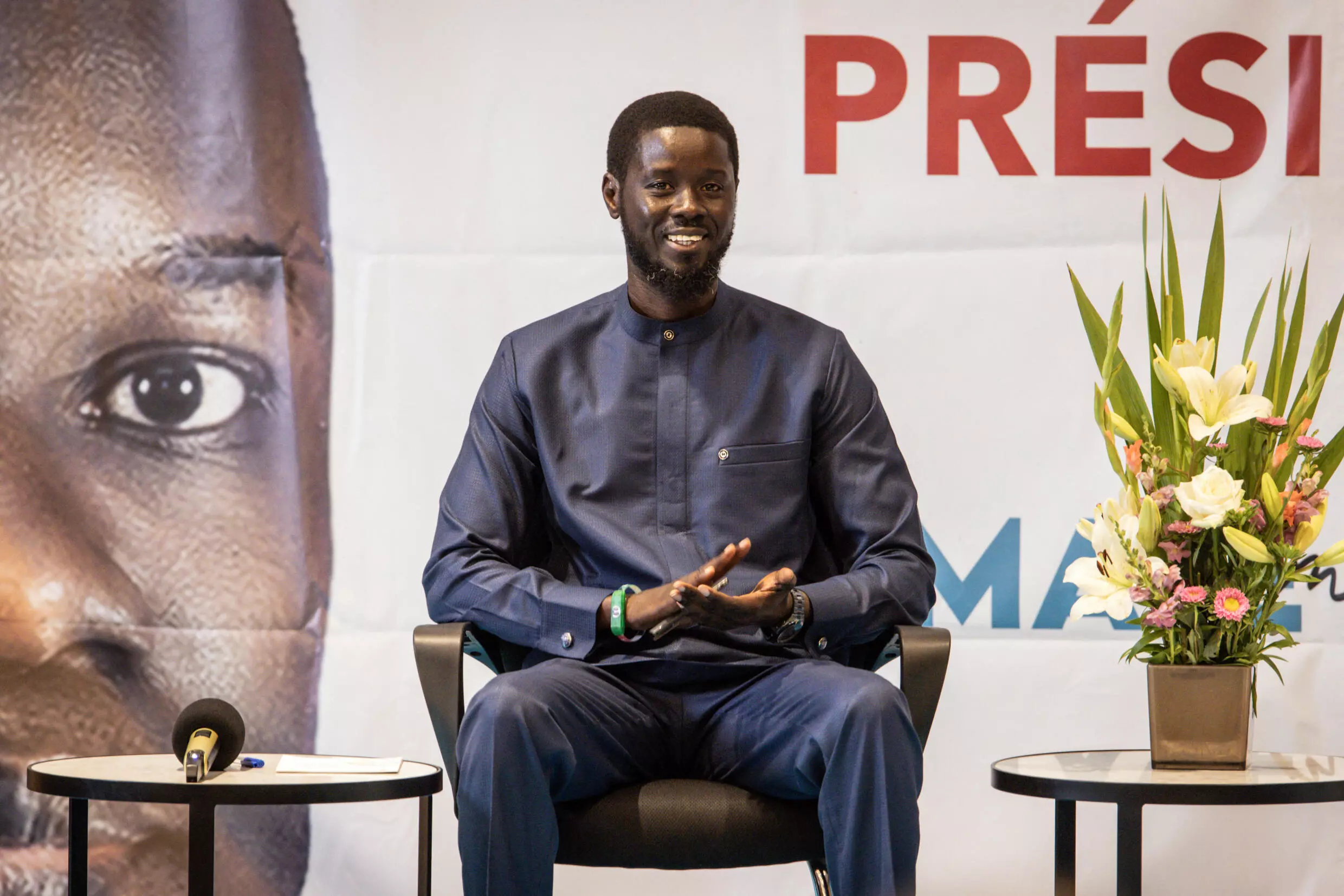 Senegalese presidential candidate Bassirou Diomaye Faye gestures during a press conference in Dakar on March 15, 2024. © John Wessels, AFP